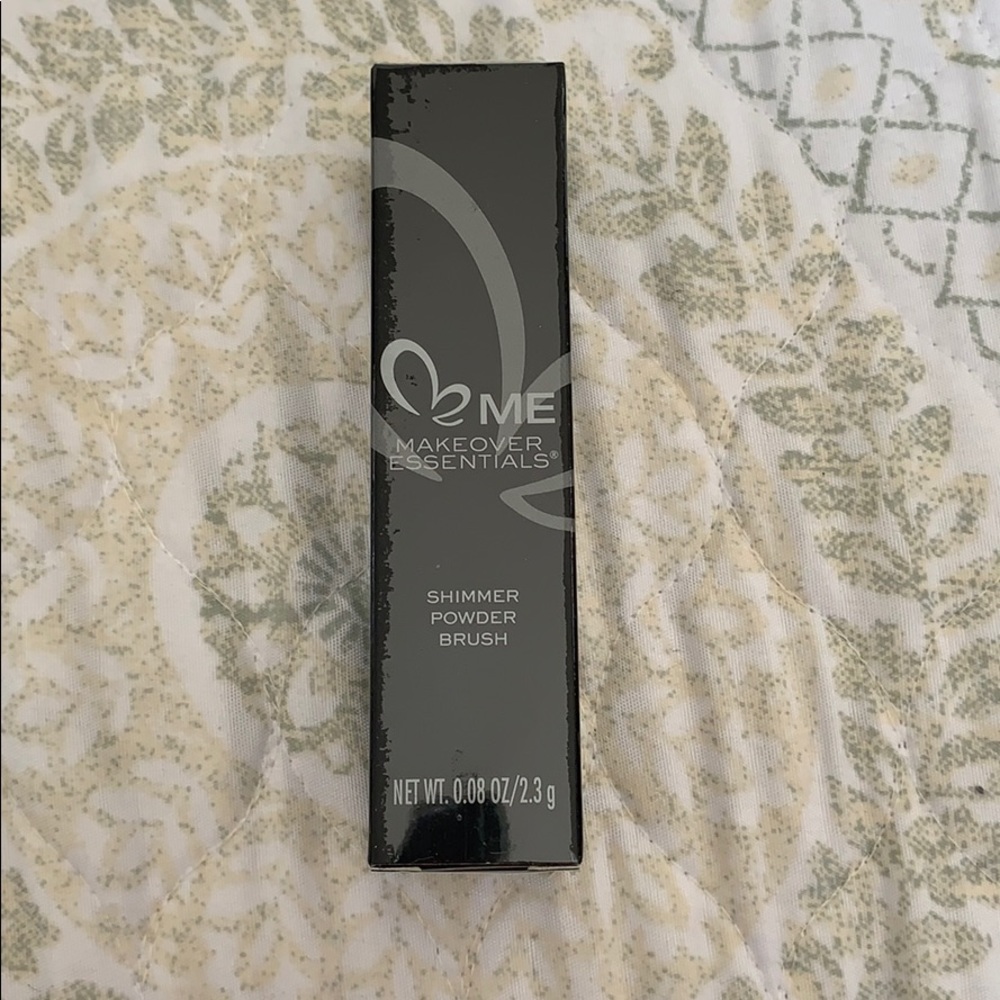 Me makeover essentials shimmer powder brush